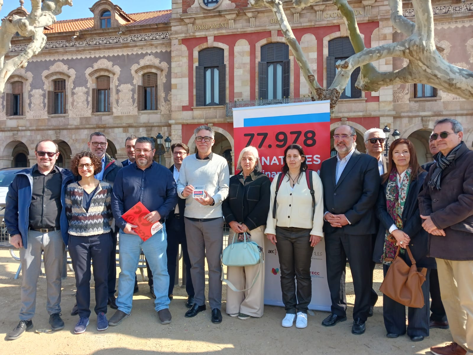 Entrega de signatures al Parlament